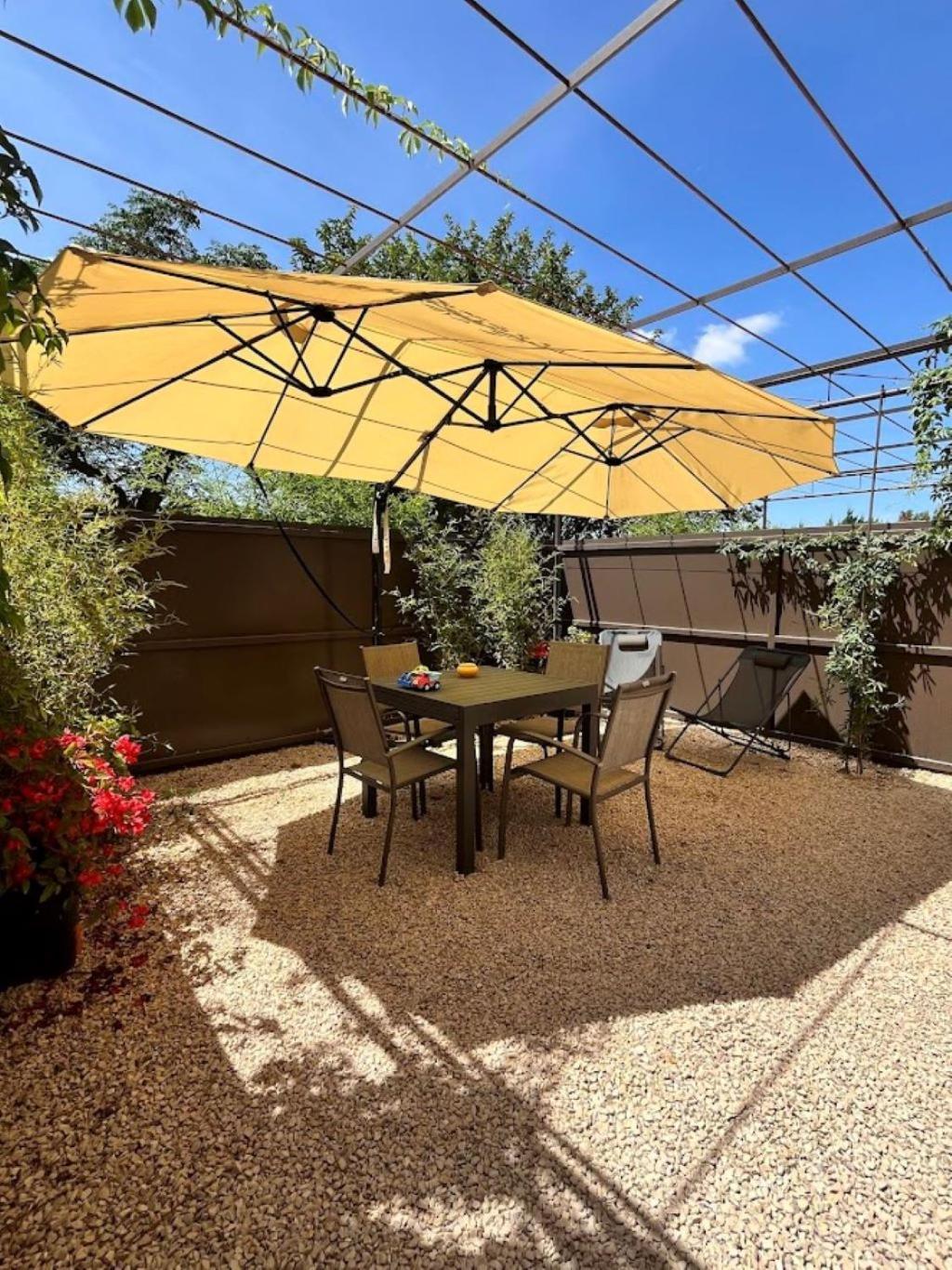 La Provence Avec Piscine Privative En Campagne Apartment Pernes-les-Fontaines Luaran gambar